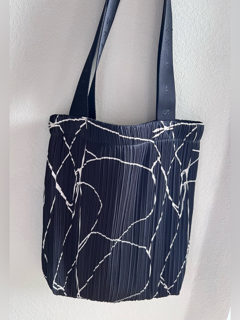 SKFK Haundi Abstract Black & White Tote Bag - New with tags